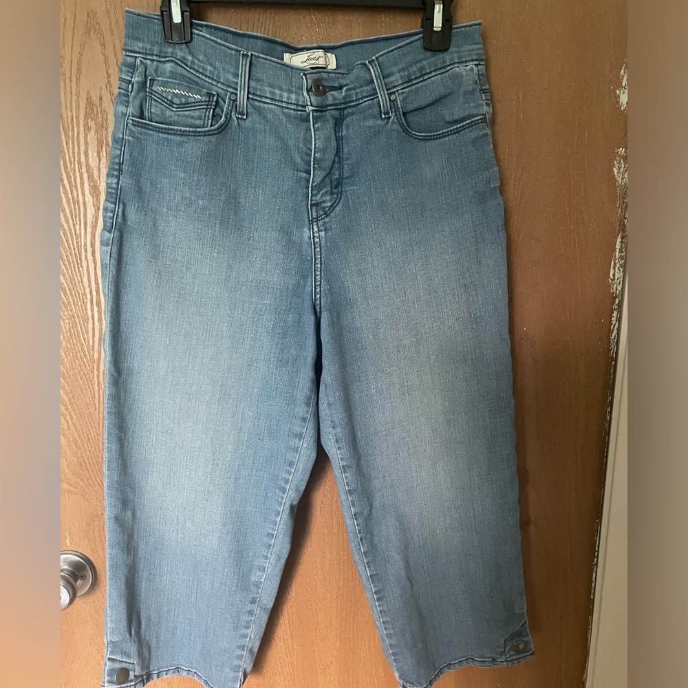 Levi’s Capris Size 8